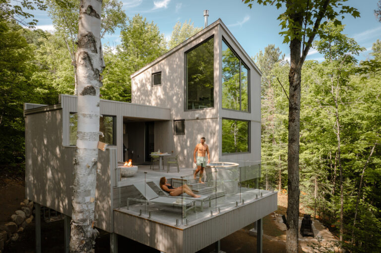 Minichalet avec spa privé à la cime des arbres – La Cime
