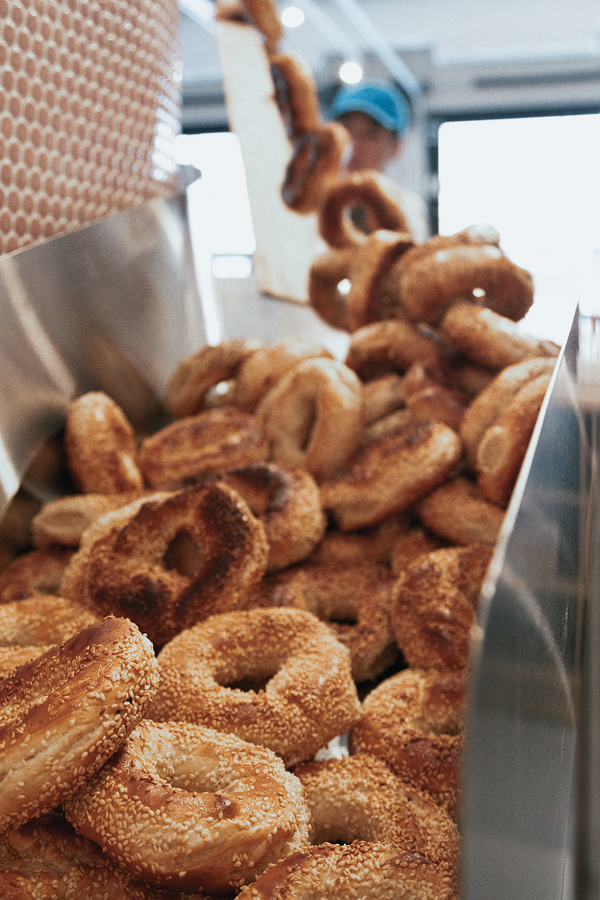 Restaurant-traiteur autour du bagels montréalais – Bobino Bagels