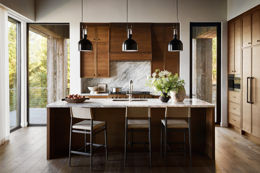 Maison en bois : une architecture naturelle et raffinée au bord d’un lac