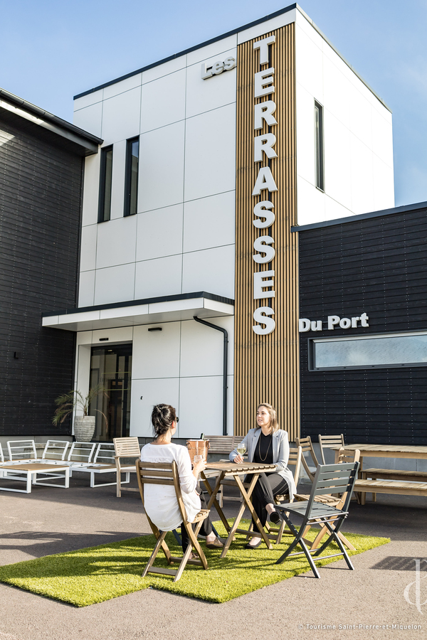Bienvenue dans votre hôtel à Saint-Pierre-et-Miquelon – Les Terrasses du Port