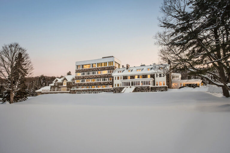 Un hôtel de luxe au Québec, en toute saison Un hôtel de luxe au Québec à découvrir