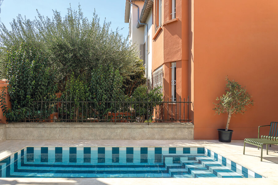 Piscine design : tendances, matériaux et inspirations pour sublimer votre extérieur