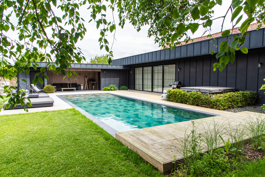 Piscine design : tendances, matériaux et inspirations pour sublimer votre extérieur