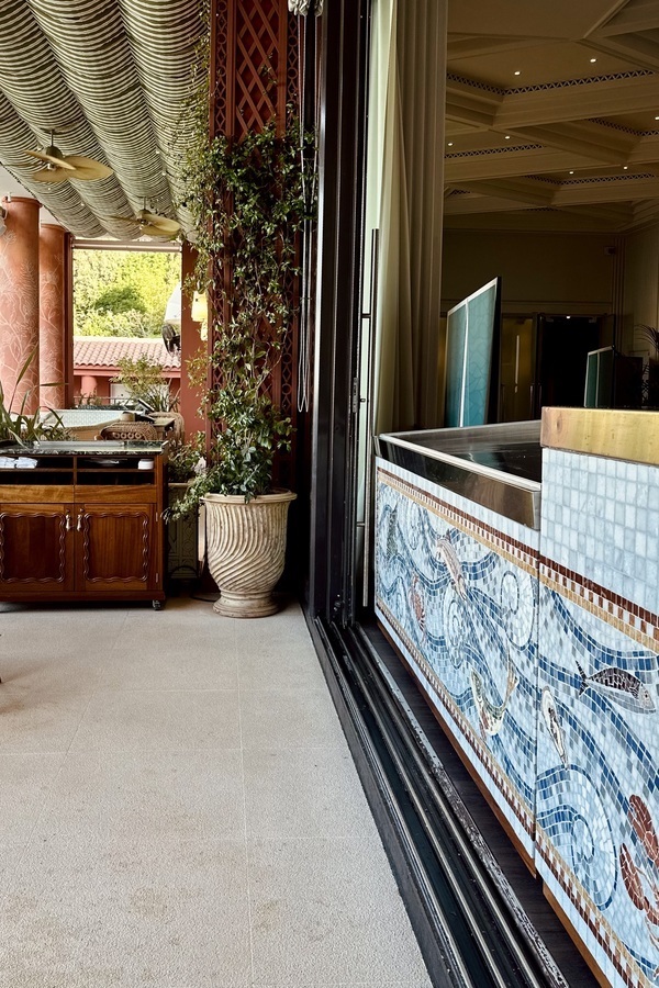 Une mosaïste d'art au service des espaces de restauration et d'hôtellerie – L.D. Mosaïque