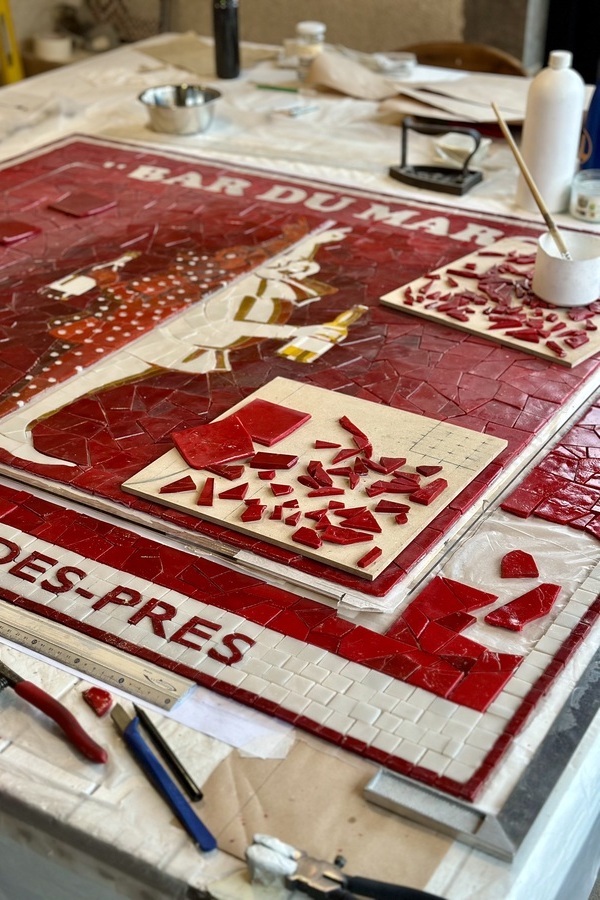 Une mosaïste d'art au service des espaces de restauration et d'hôtellerie – L.D. Mosaïque