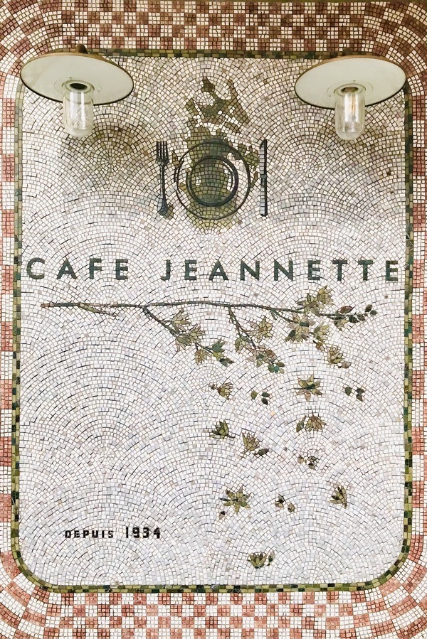 Une mosaïste d'art au service des espaces de restauration et d'hôtellerie – L.D. Mosaïque