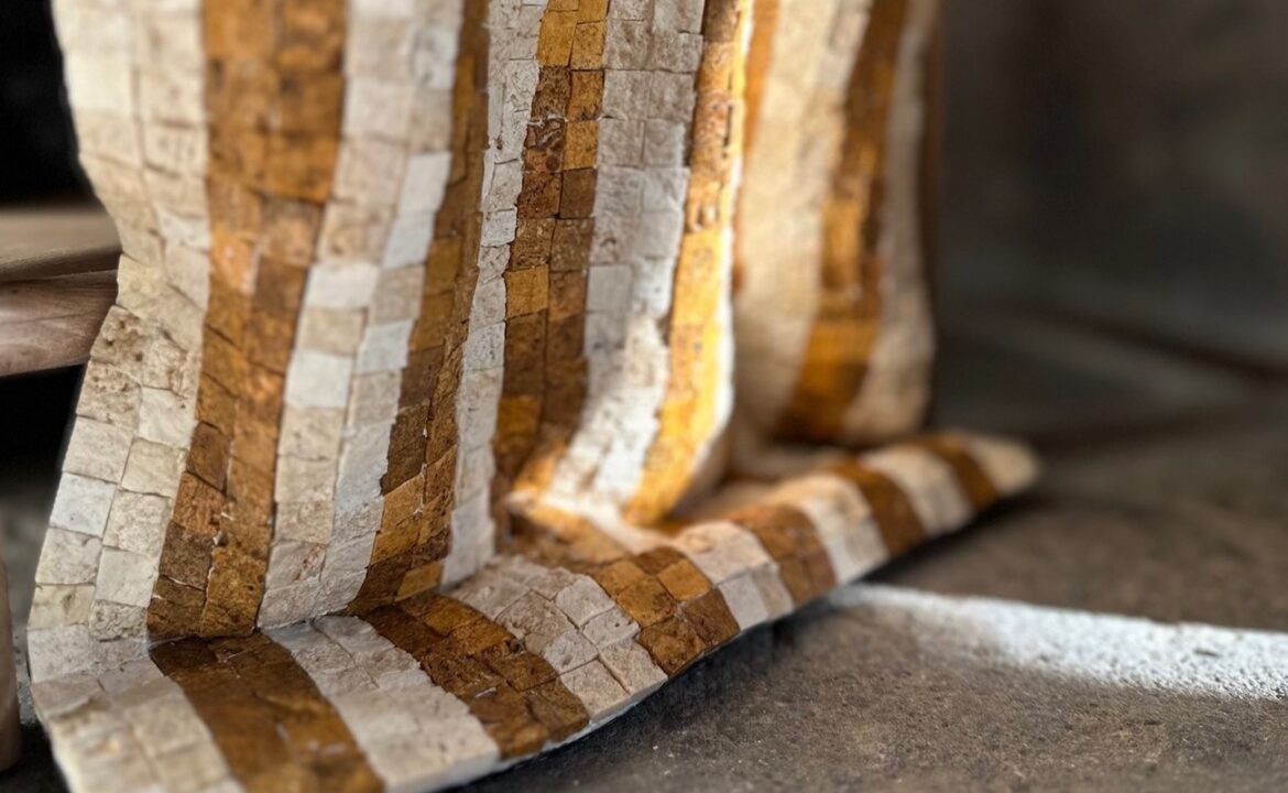 Une mosaïste d'art au service des espaces de restauration et d'hôtellerie – L.D. Mosaïque