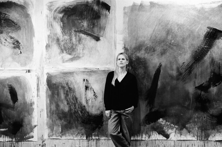 Découvrez l'univers de Miville, artiste peintre abstraite