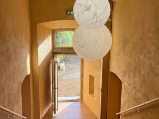 : L’architecture centrée sur l’humain guide l’Atelier M en Corse. Élodie Mussier imagine des lieux adaptés aux usages, au contexte et à l’existant.