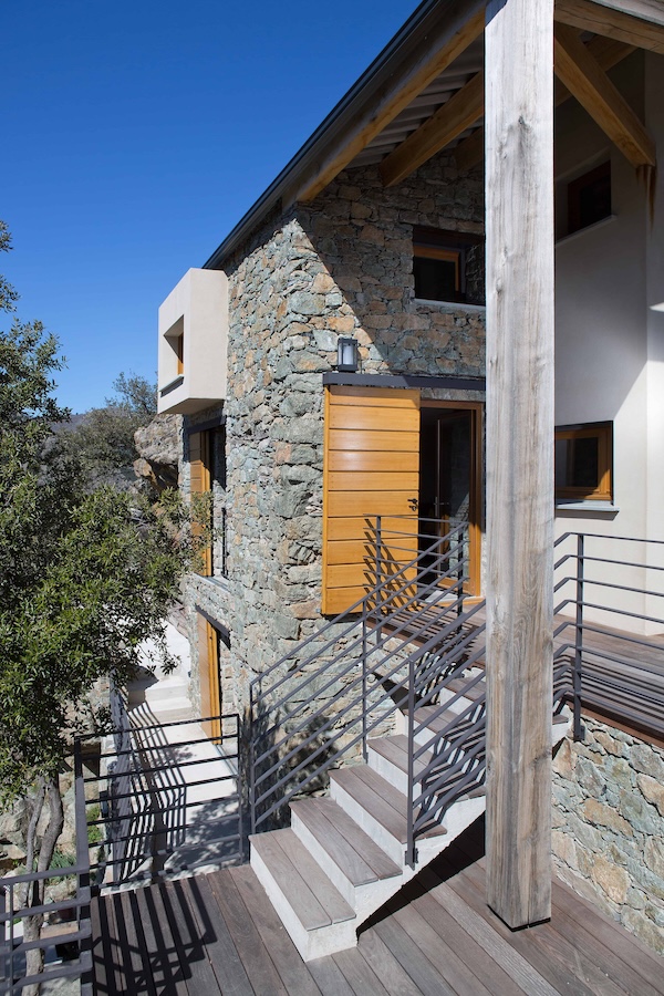 : L’architecture centrée sur l’humain guide l’Atelier M en Corse. Élodie Mussier imagine des lieux adaptés aux usages, au contexte et à l’existant.